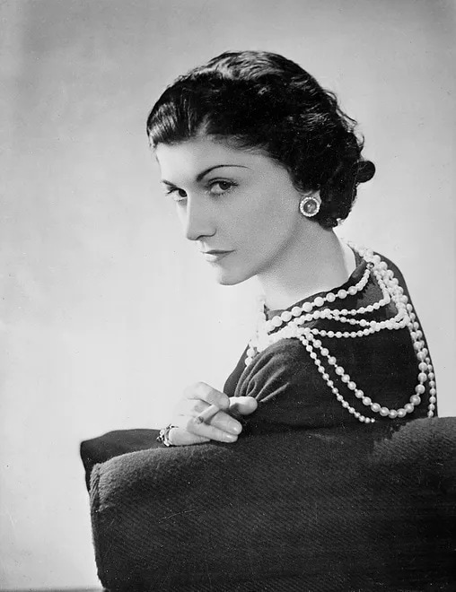 Gabrielle Chanel Posing