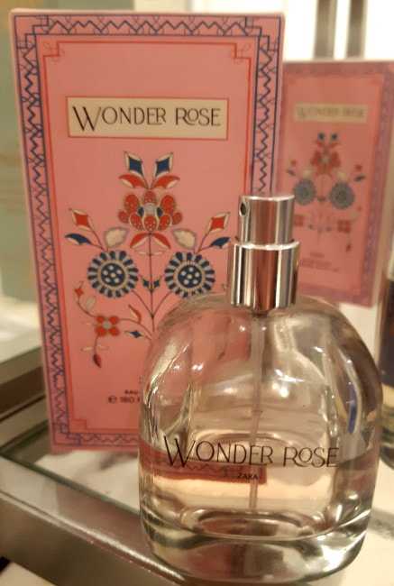 Wonder Rose comes in a beautiful presentation box