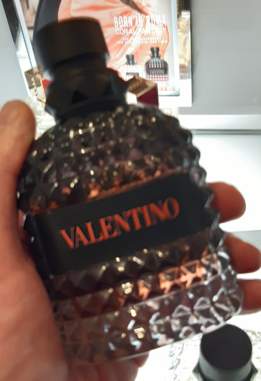 Born in Roma Coral Fantasy is my top pick best Valentino fragrance for men overall